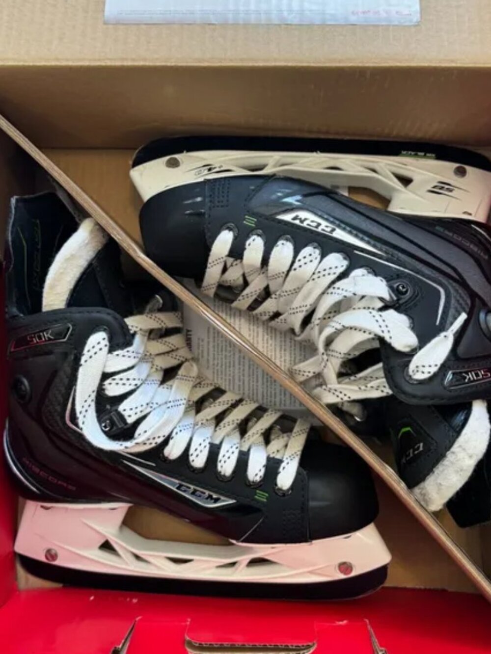 LIKE NEW - CCM Ribcor 50k Pump Hockey Skates Extra Wide Width Junior Size 4.5